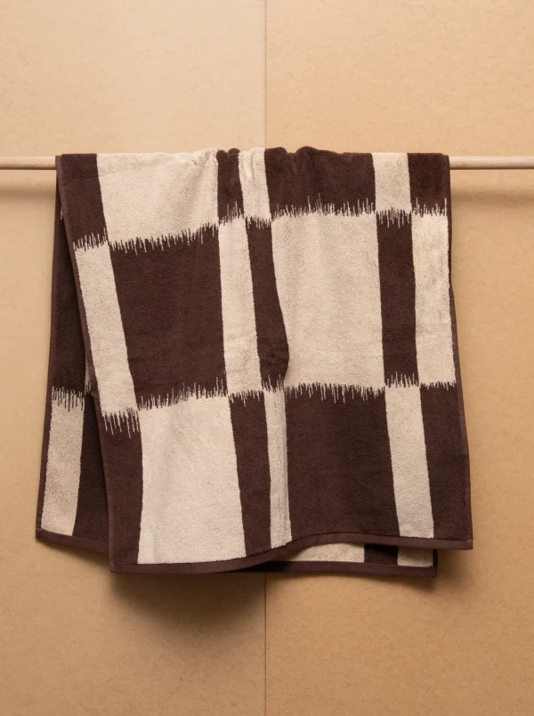 The Oblist Karin Bath Towel | Bathroom Textiles | Bathroom