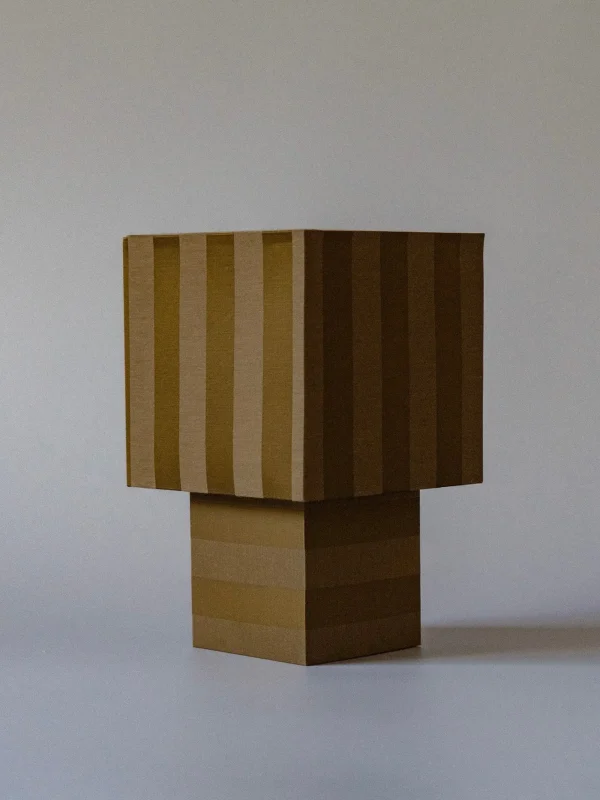 The Oblist La Petite Boîte - Julii Table Lamp | Table Lamp